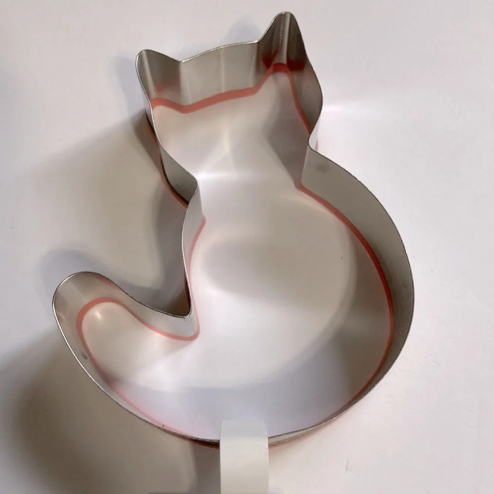 Threshold cat kitty